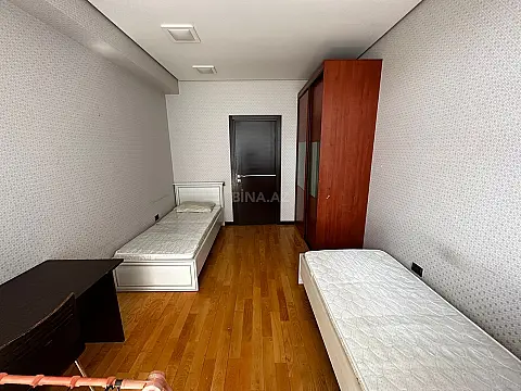Kirayə verilir 4 otaqlı mənzil 210 m²