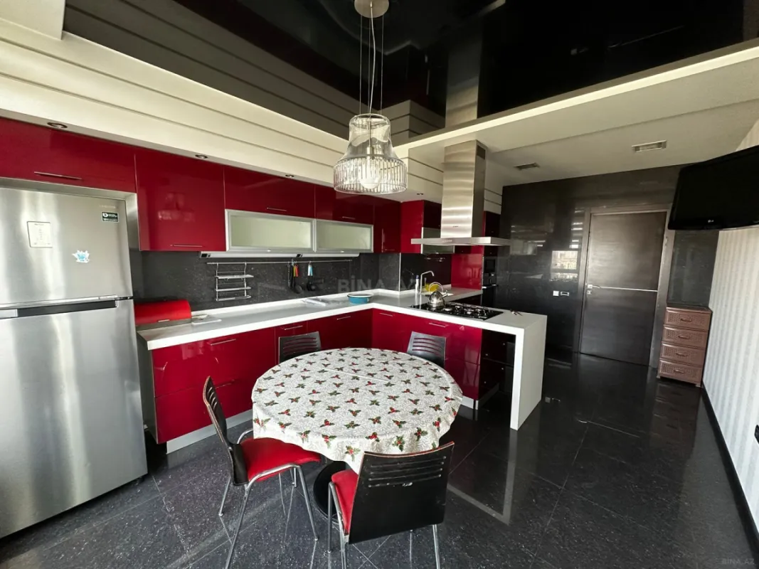 Kirayə verilir 4 otaqlı mənzil 210 m²