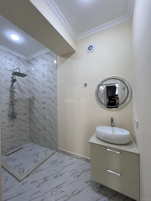 Satılır 3 otaqlı mənzil 132 m²