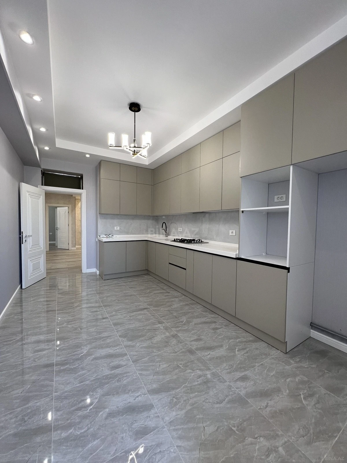 Satılır 3 otaqlı mənzil 132 m²
