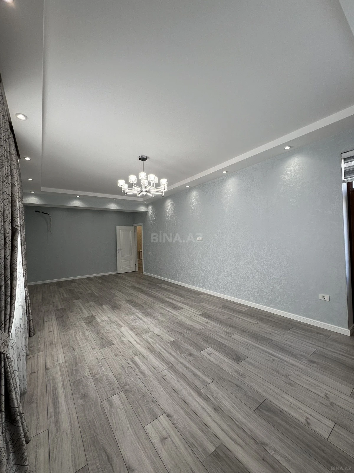 Satılır 3 otaqlı mənzil 132 m²