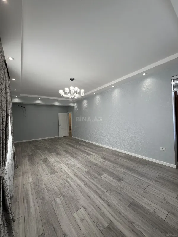 Satılır 3 otaqlı mənzil 132 m²