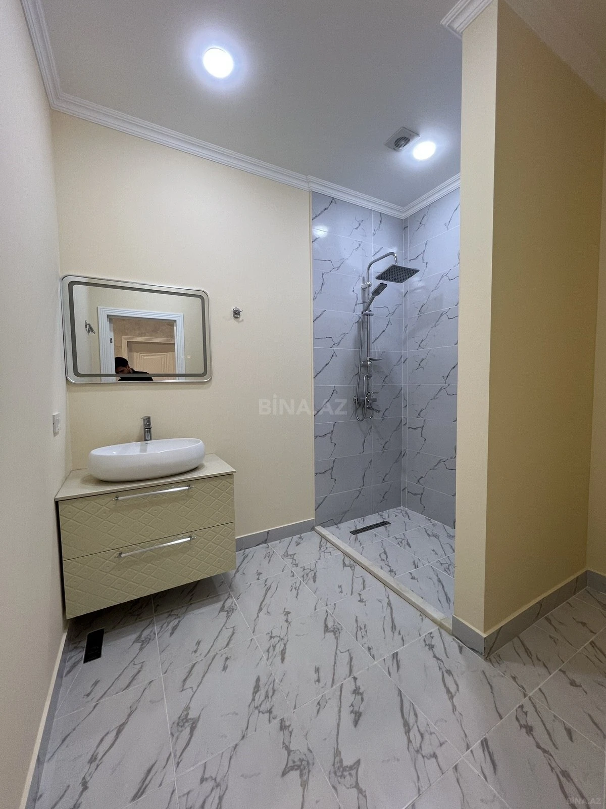 Satılır 3 otaqlı mənzil 132 m²