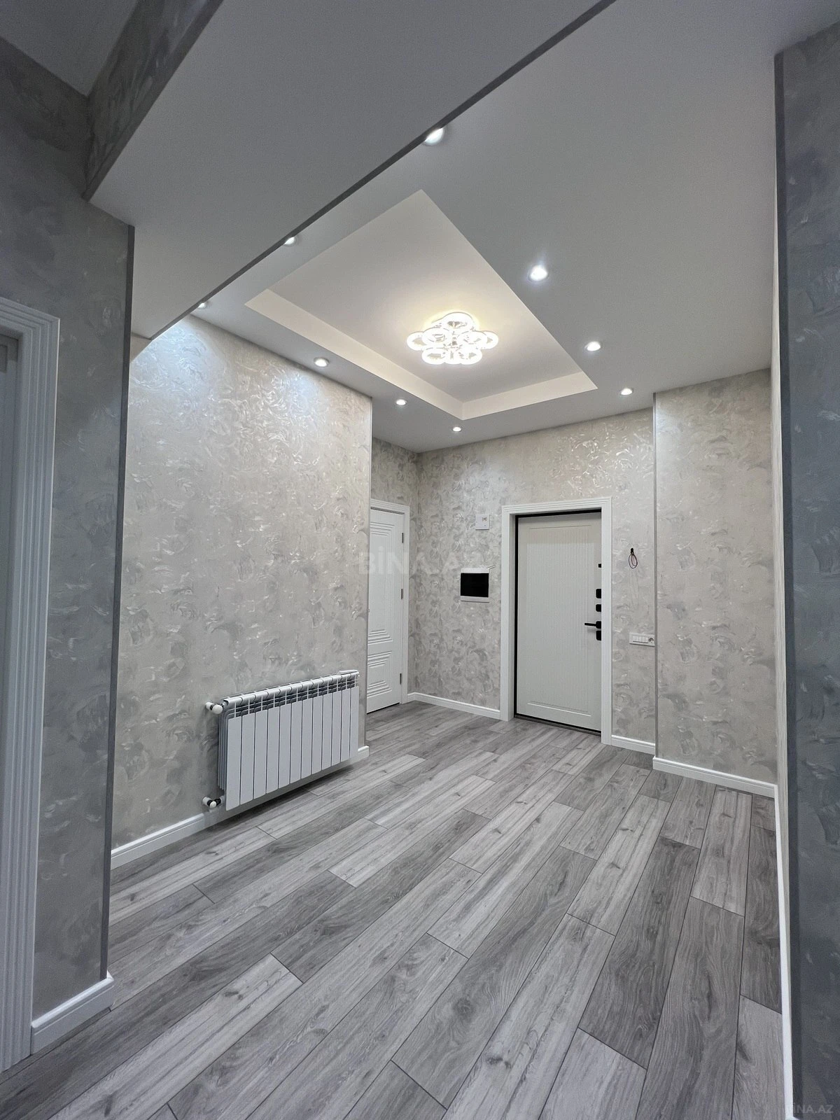 Satılır 3 otaqlı mənzil 132 m²