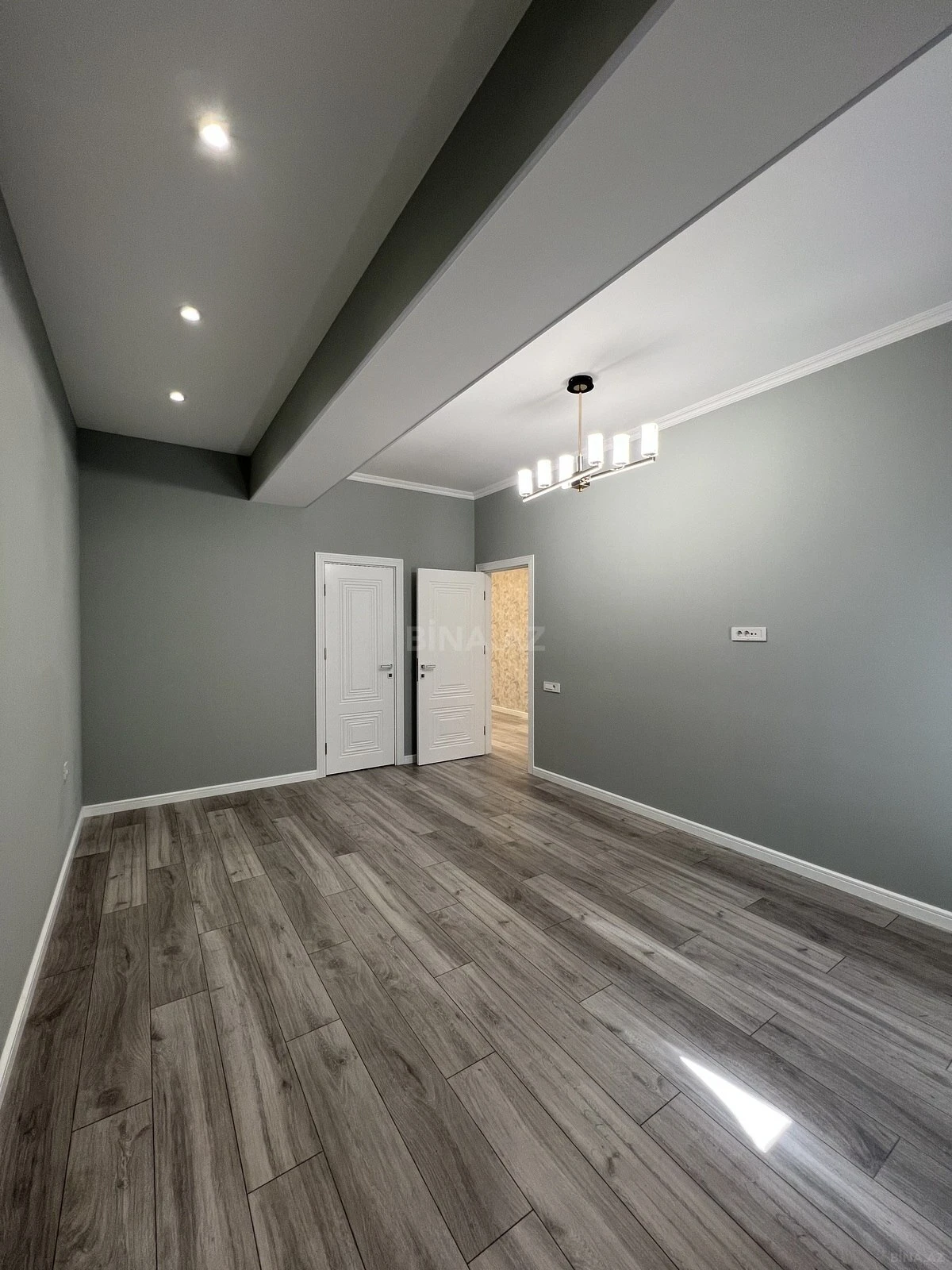 Satılır 3 otaqlı mənzil 132 m²