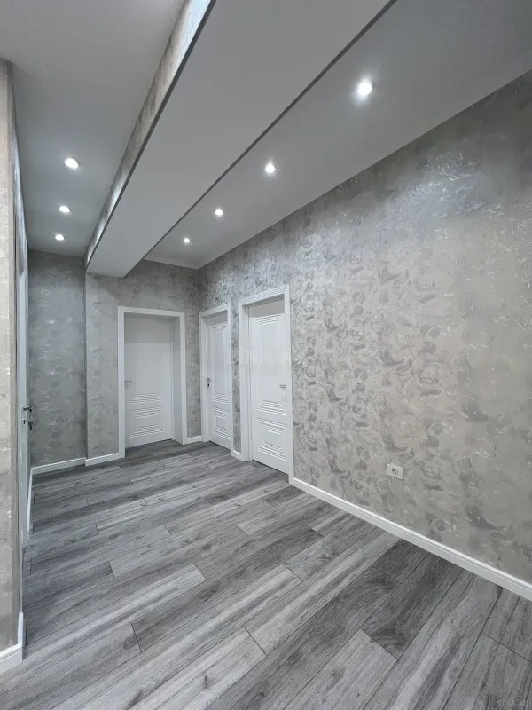 Satılır 3 otaqlı mənzil 132 m²