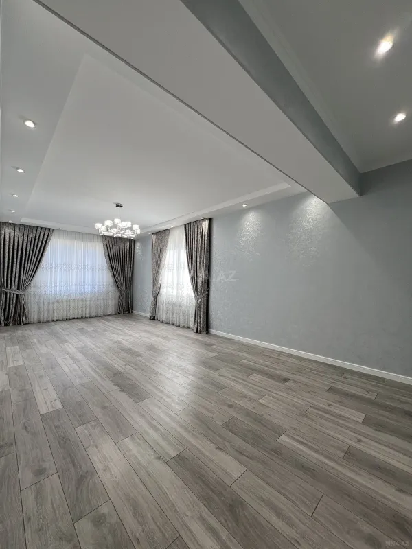 Satılır 3 otaqlı mənzil 132 m²