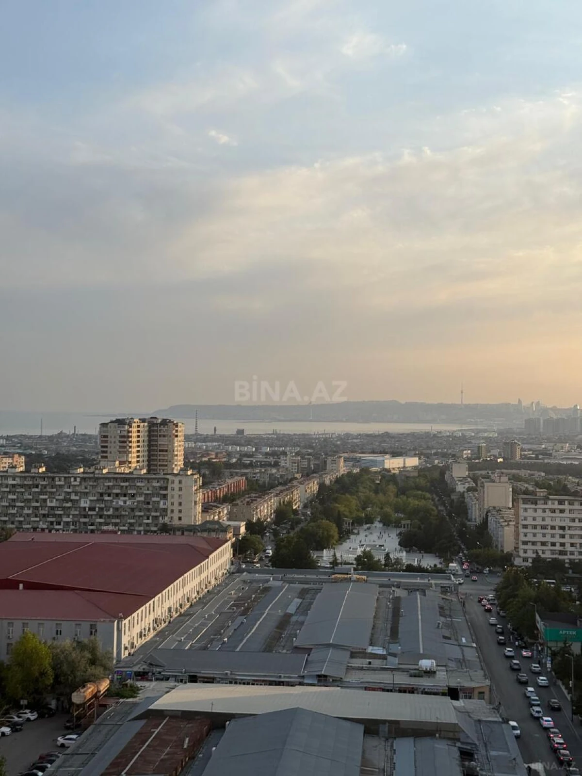 Satılır 4 otaqlı mənzil 180 m²