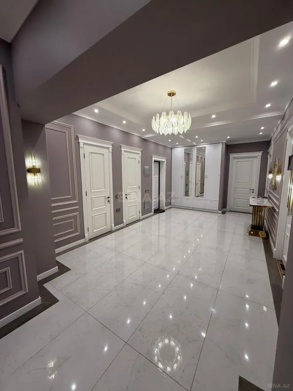 Satılır 4 otaqlı mənzil 180 m²