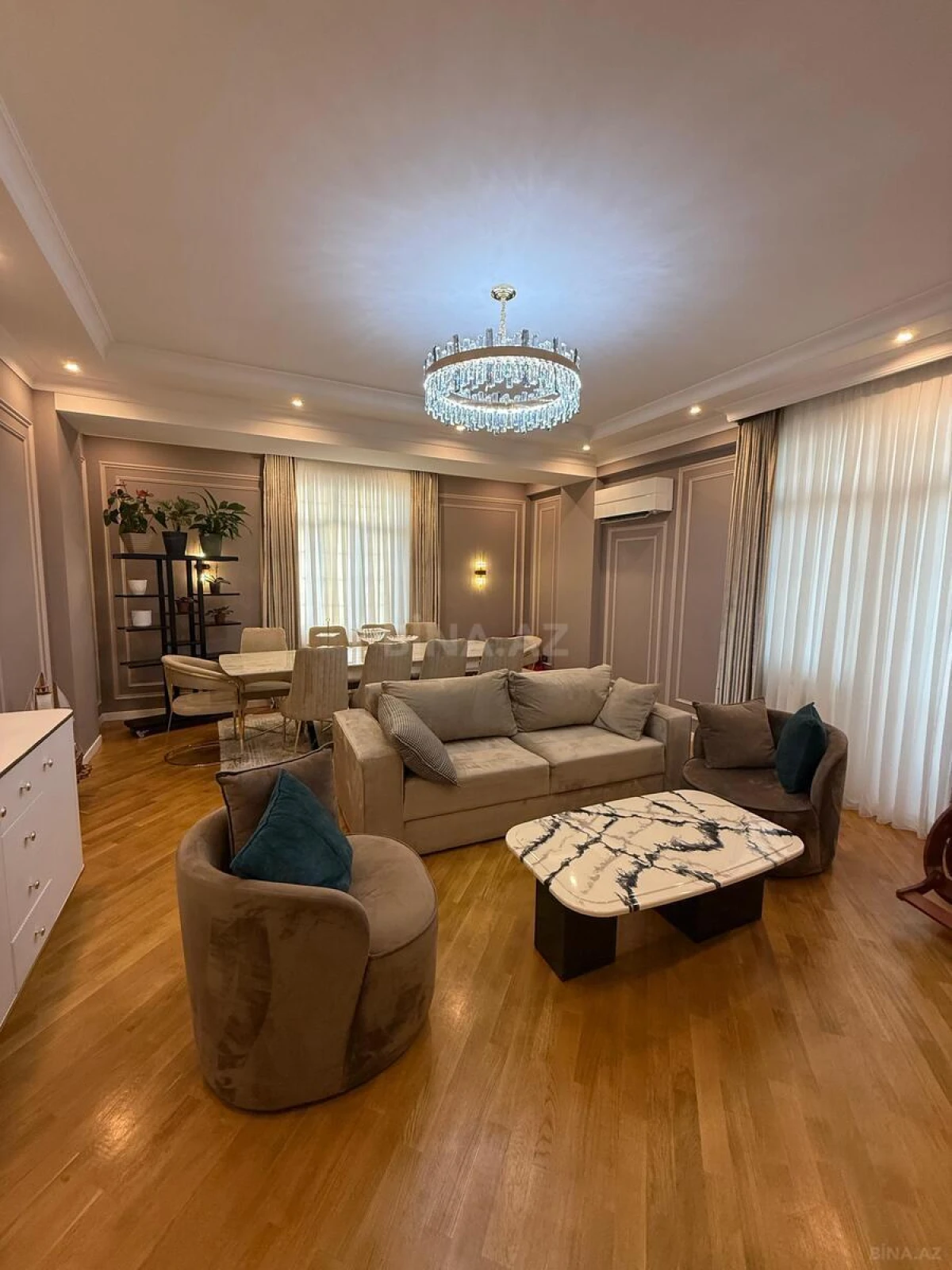 Satılır 4 otaqlı mənzil 180 m²