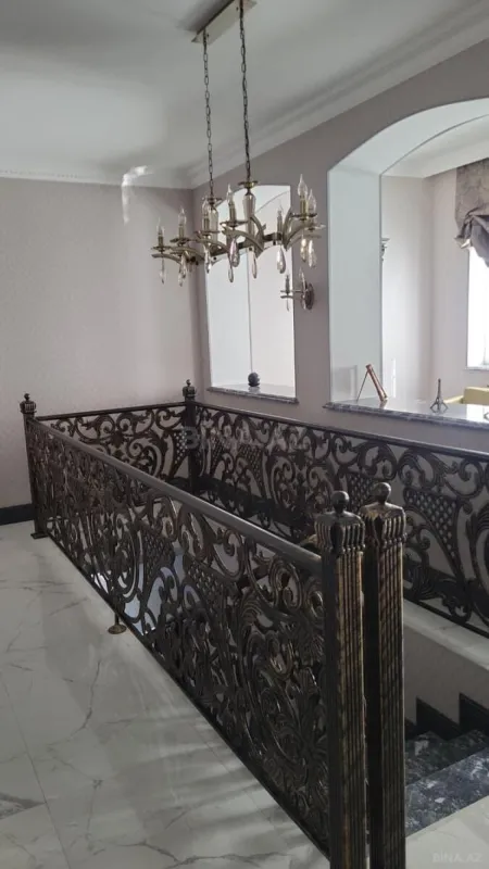 Satılır 6 otaqlı həyət evi 420 m²