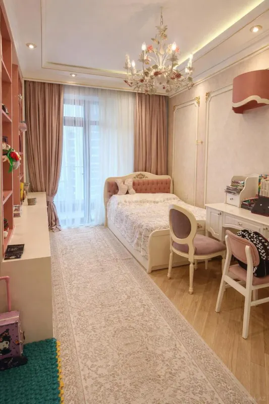 Satılır 3 otaqlı mənzil 179 m²