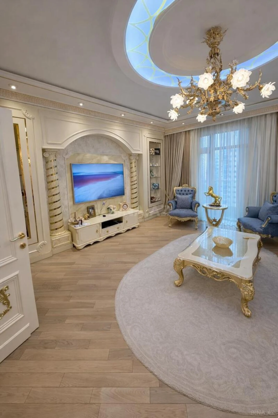 Satılır 3 otaqlı mənzil 179 m²