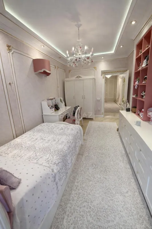 Satılır 3 otaqlı mənzil 179 m²