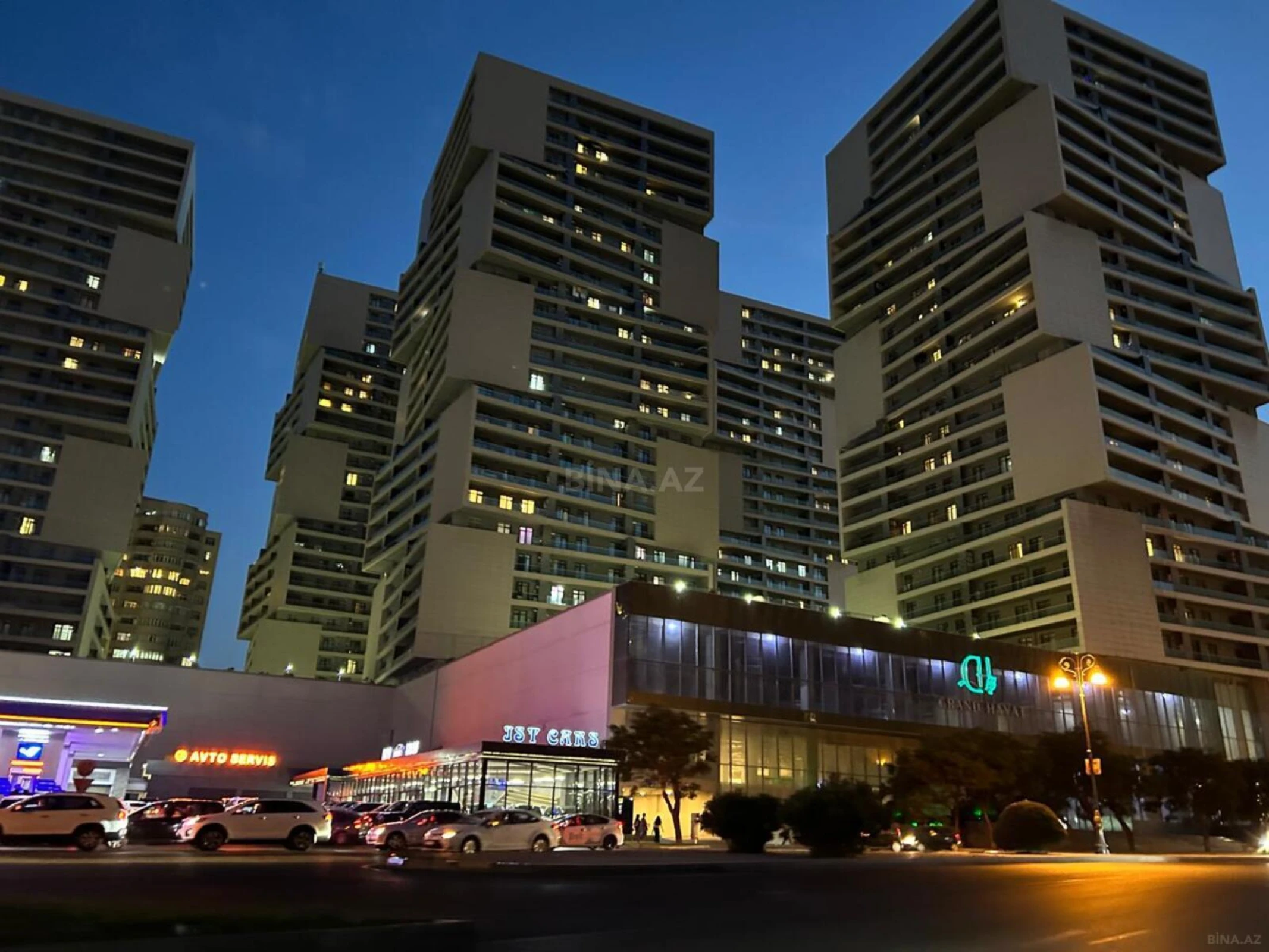 Satılır 3 otaqlı mənzil 179 m²