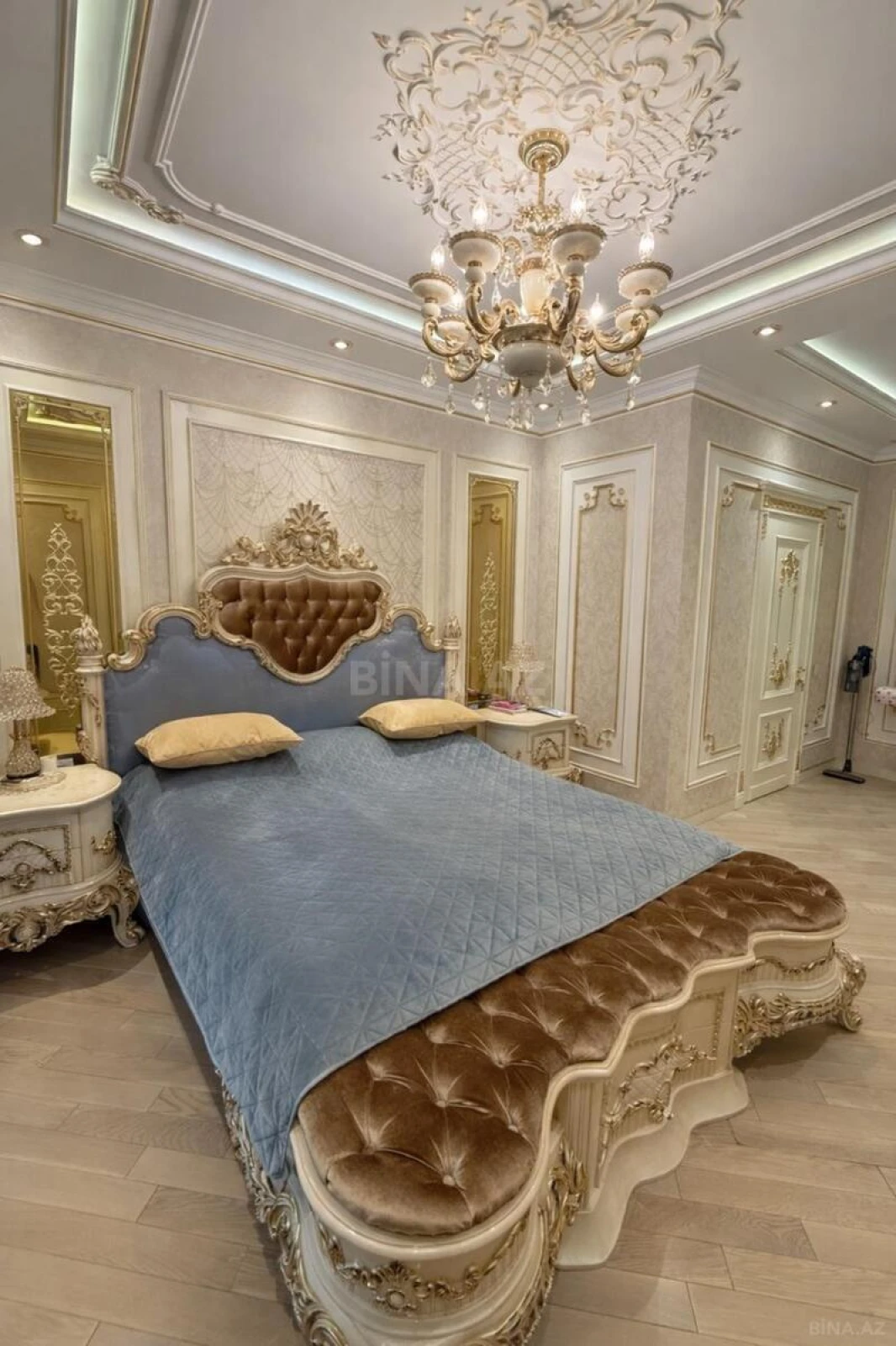 Satılır 3 otaqlı mənzil 179 m²