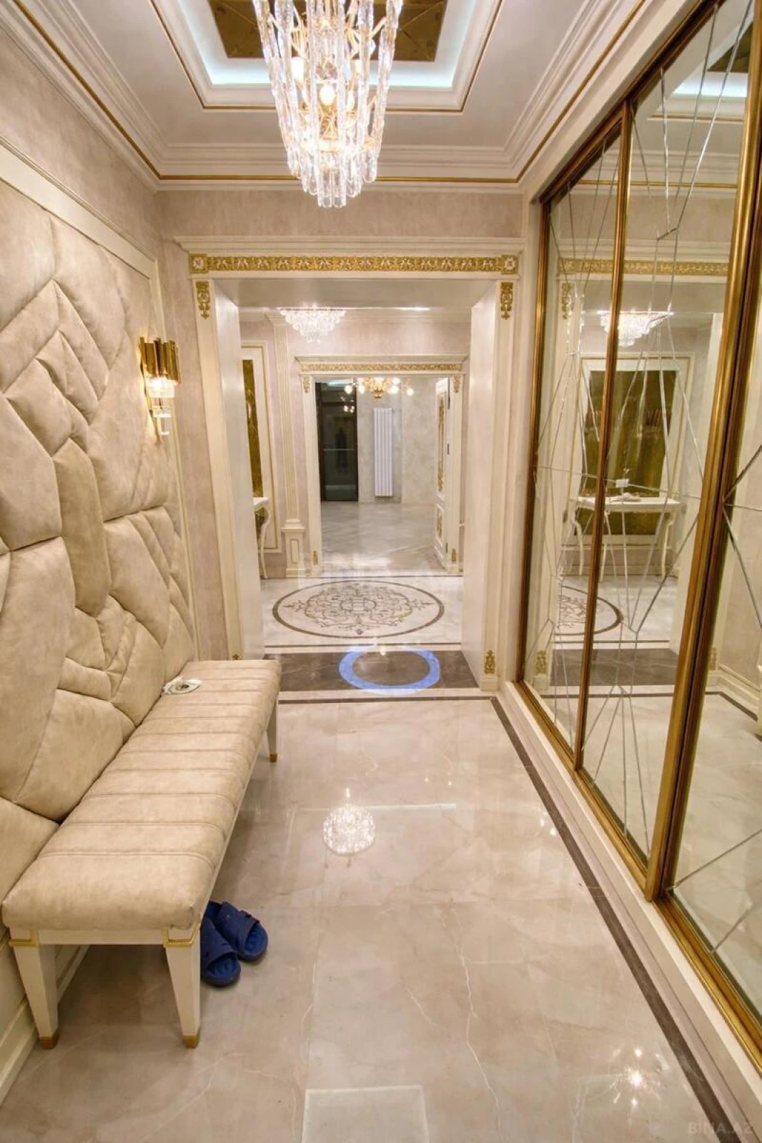 Satılır 3 otaqlı mənzil 179 m²