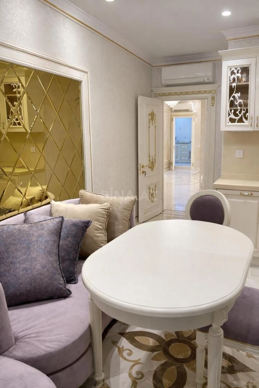 Satılır 3 otaqlı mənzil 179 m²