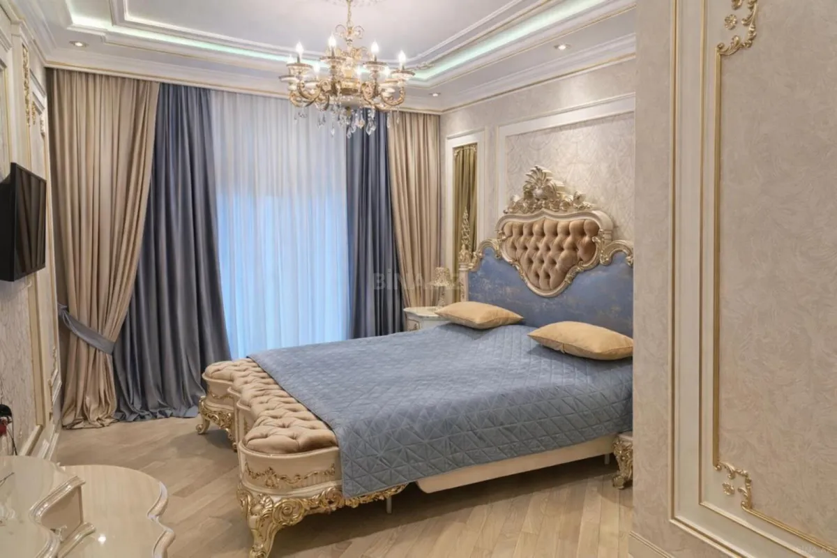 Satılır 3 otaqlı mənzil 179 m²