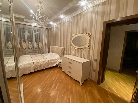 Kirayə verilir 3 otaqlı mənzil 160 m²