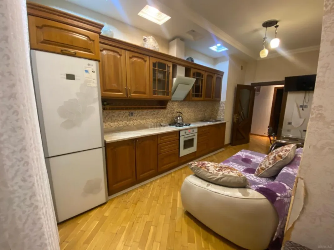 Kirayə verilir 3 otaqlı mənzil 160 m²