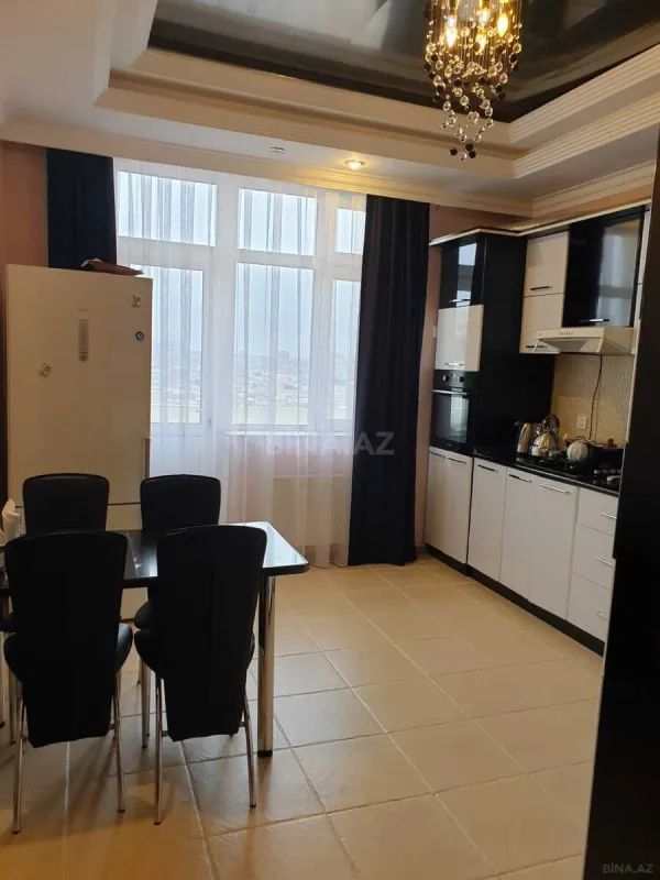 Satılır 3 otaqlı mənzil 135 m²