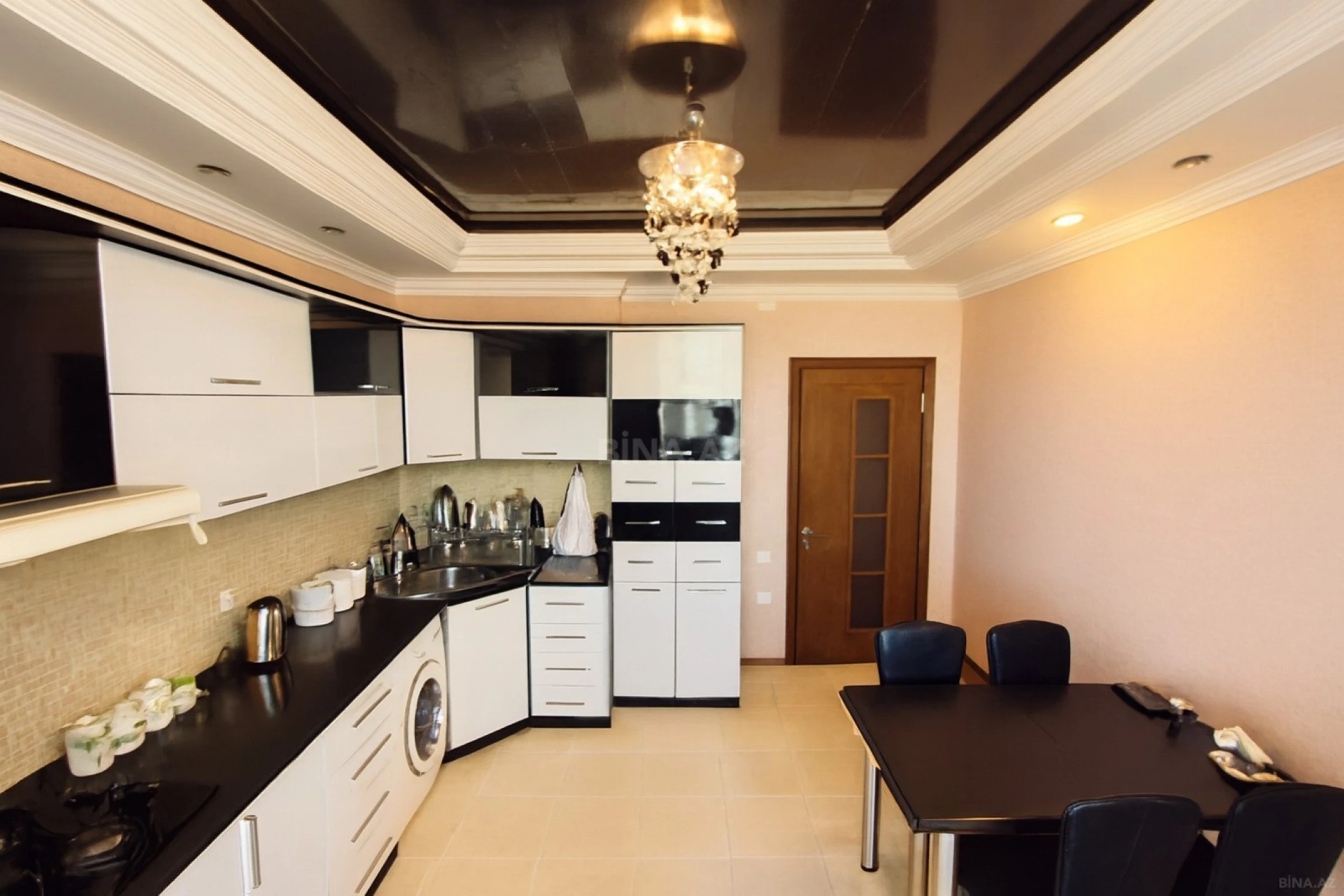 Satılır 3 otaqlı mənzil 135 m²