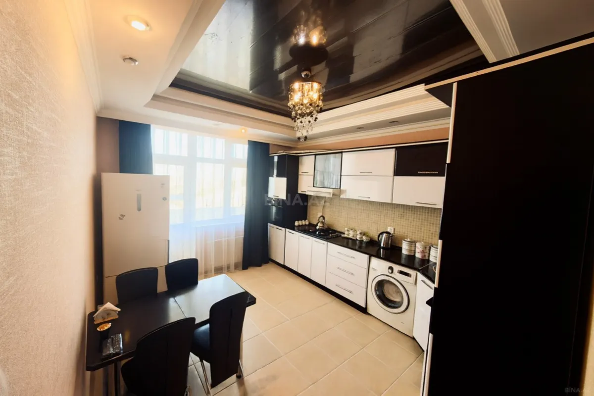 Satılır 3 otaqlı mənzil 135 m²