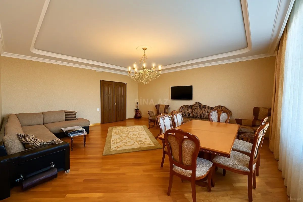Satılır 3 otaqlı mənzil 135 m²