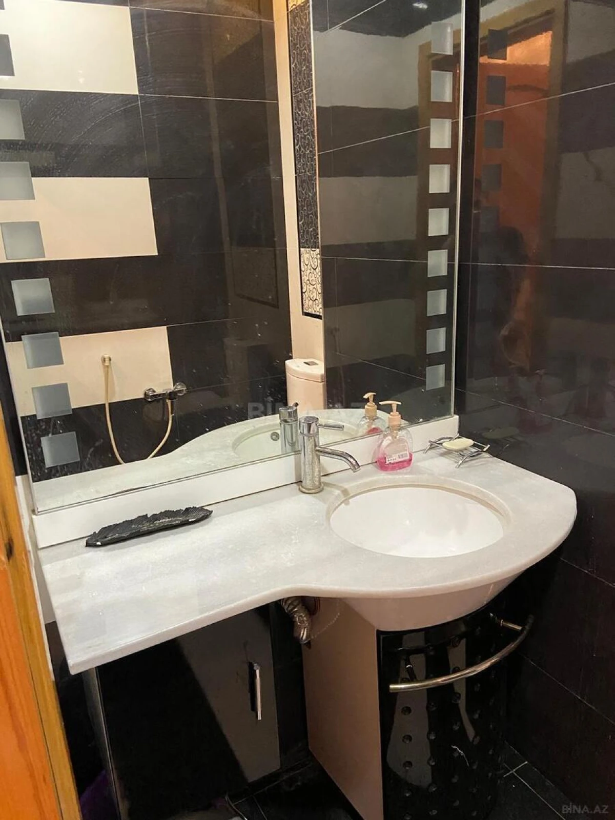 Satılır 4 otaqlı mənzil 225 m²