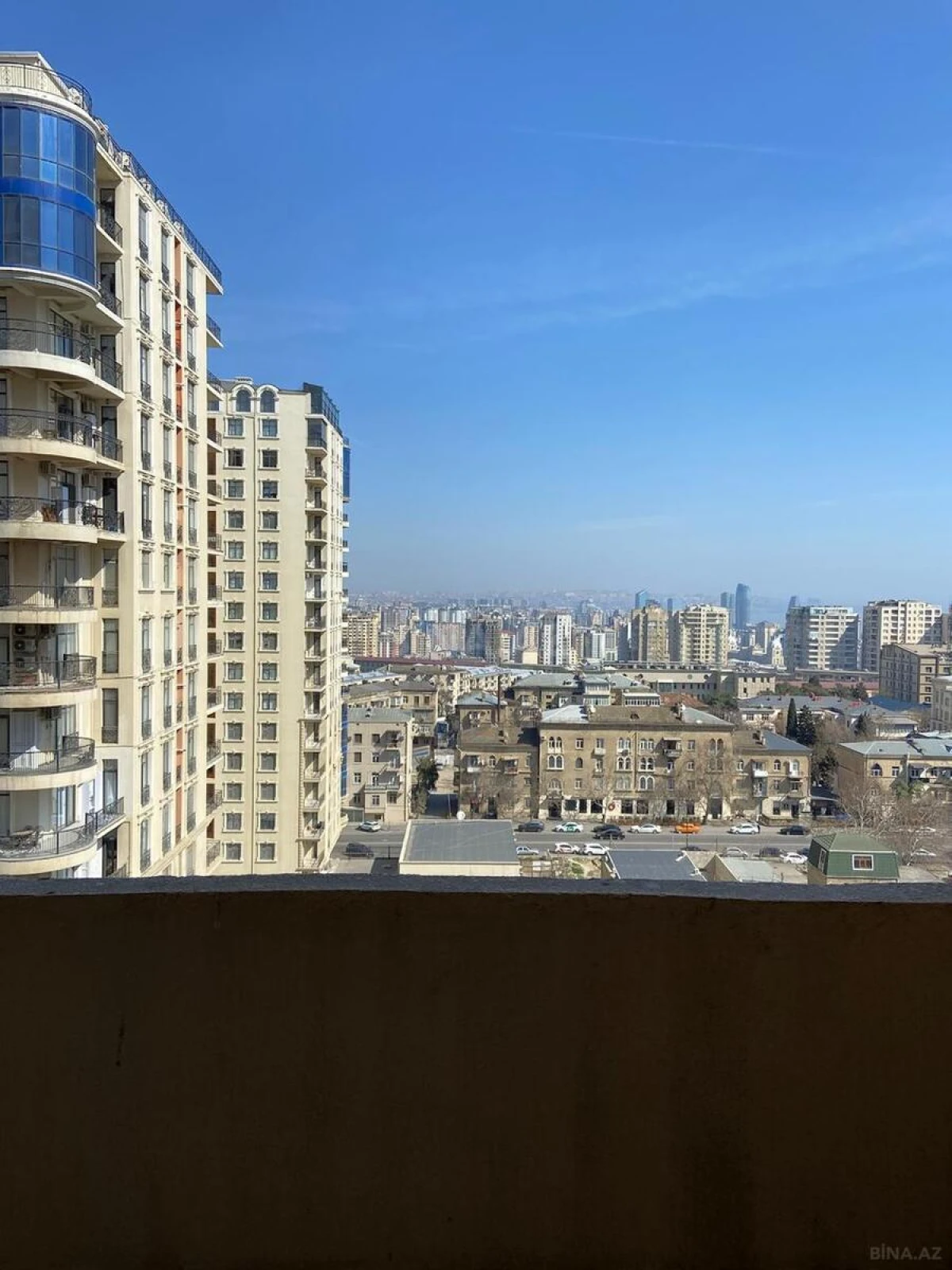 Satılır 4 otaqlı mənzil 225 m²