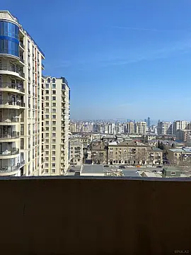 Satılır 4 otaqlı mənzil 225 m²
