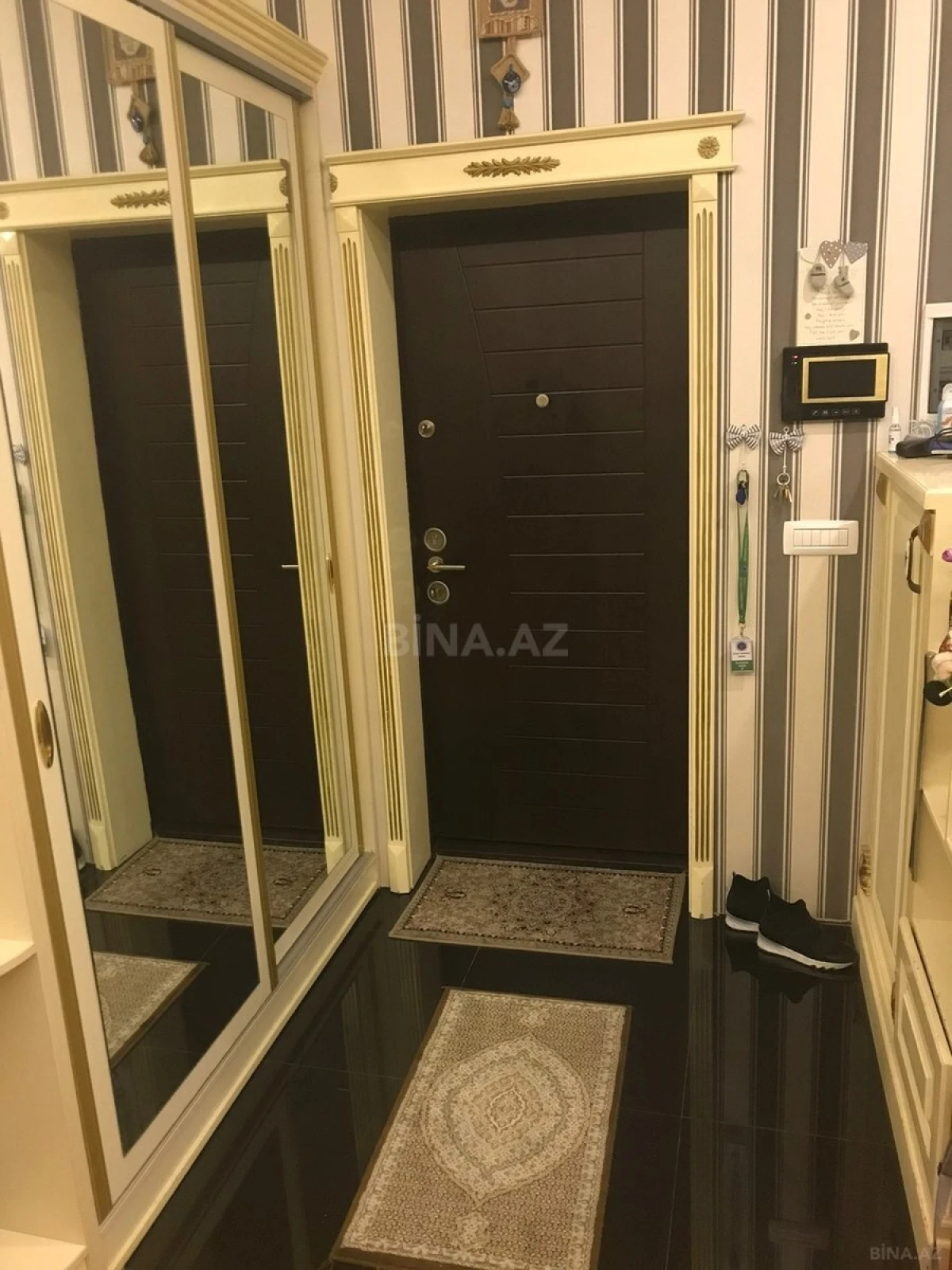 Satılır 4 otaqlı mənzil 126 m²