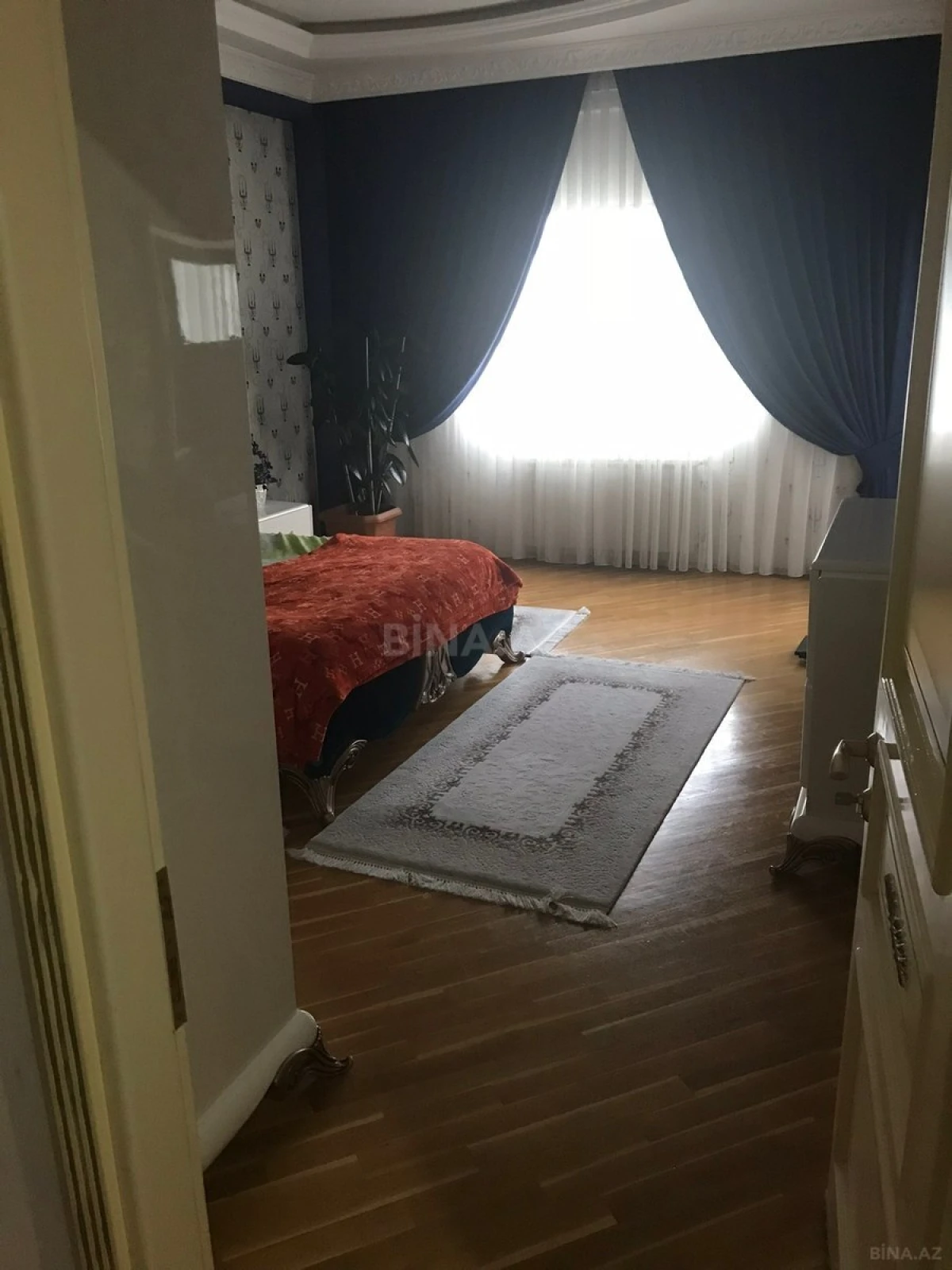 Satılır 4 otaqlı mənzil 126 m²