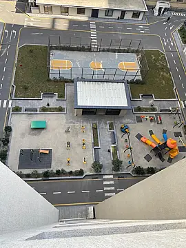 Satılır 4 otaqlı mənzil 137 m²