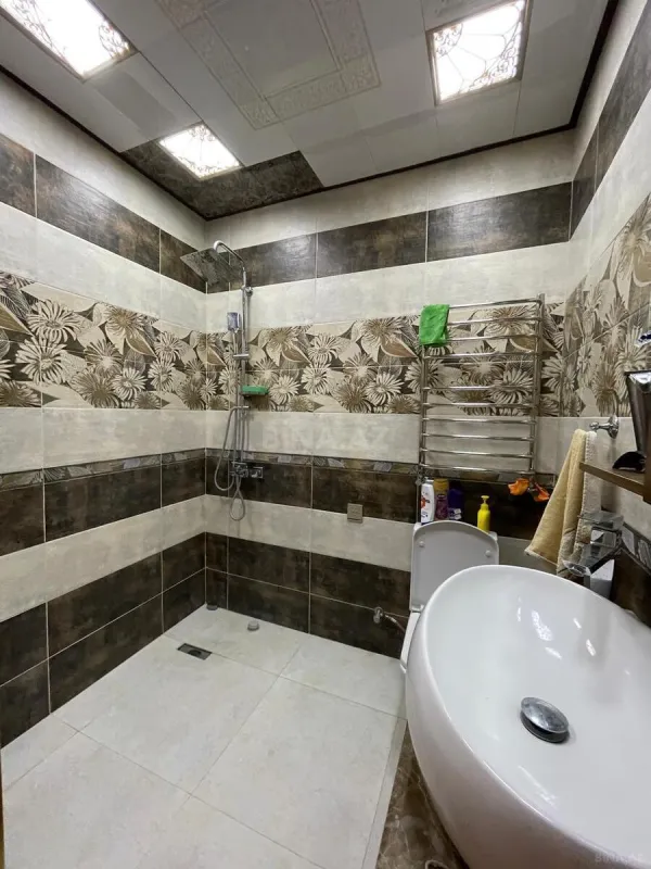 Satılır 4 otaqlı mənzil 137 m²