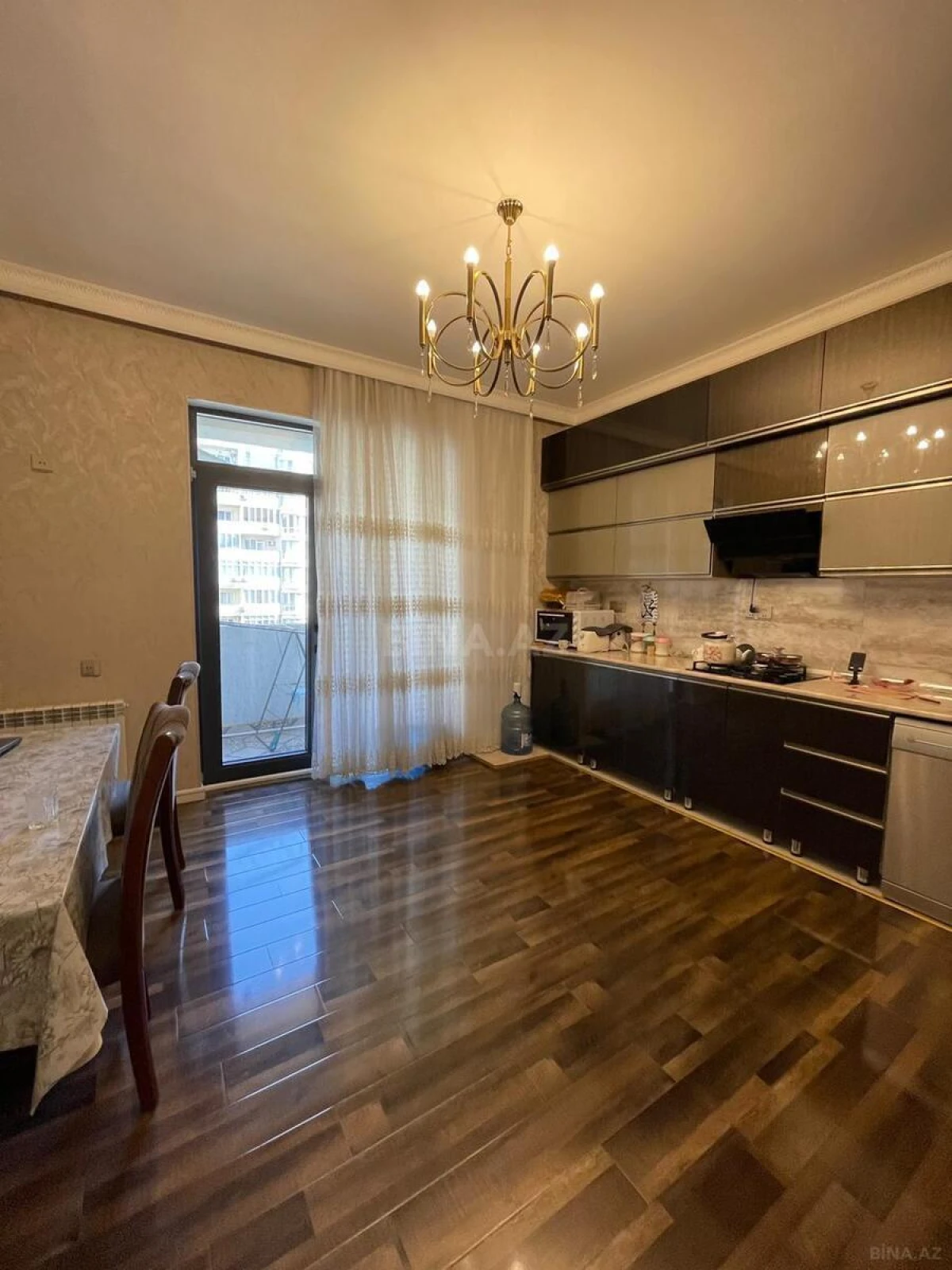 Satılır 4 otaqlı mənzil 137 m²