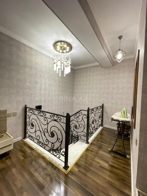 Satılır 4 otaqlı mənzil 137 m²