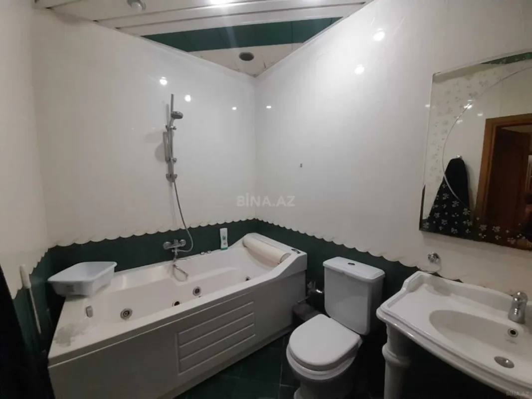 Satılır 3 otaqlı mənzil 131 m²