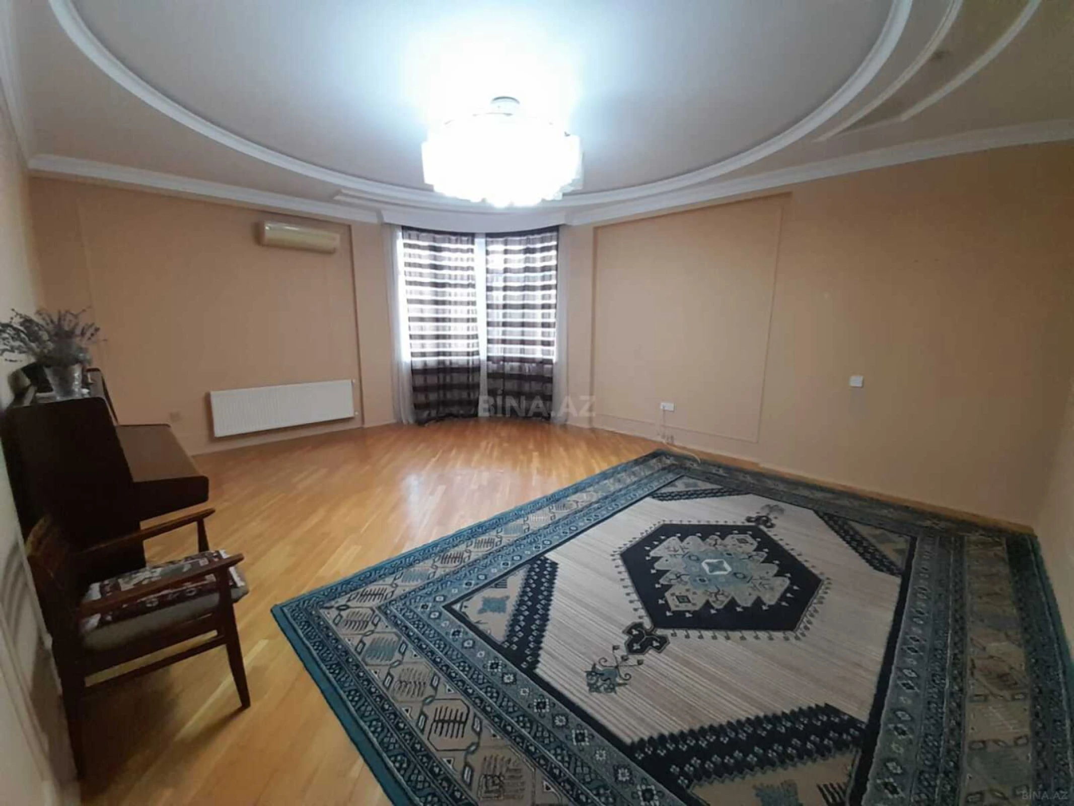 Satılır 3 otaqlı mənzil 131 m²