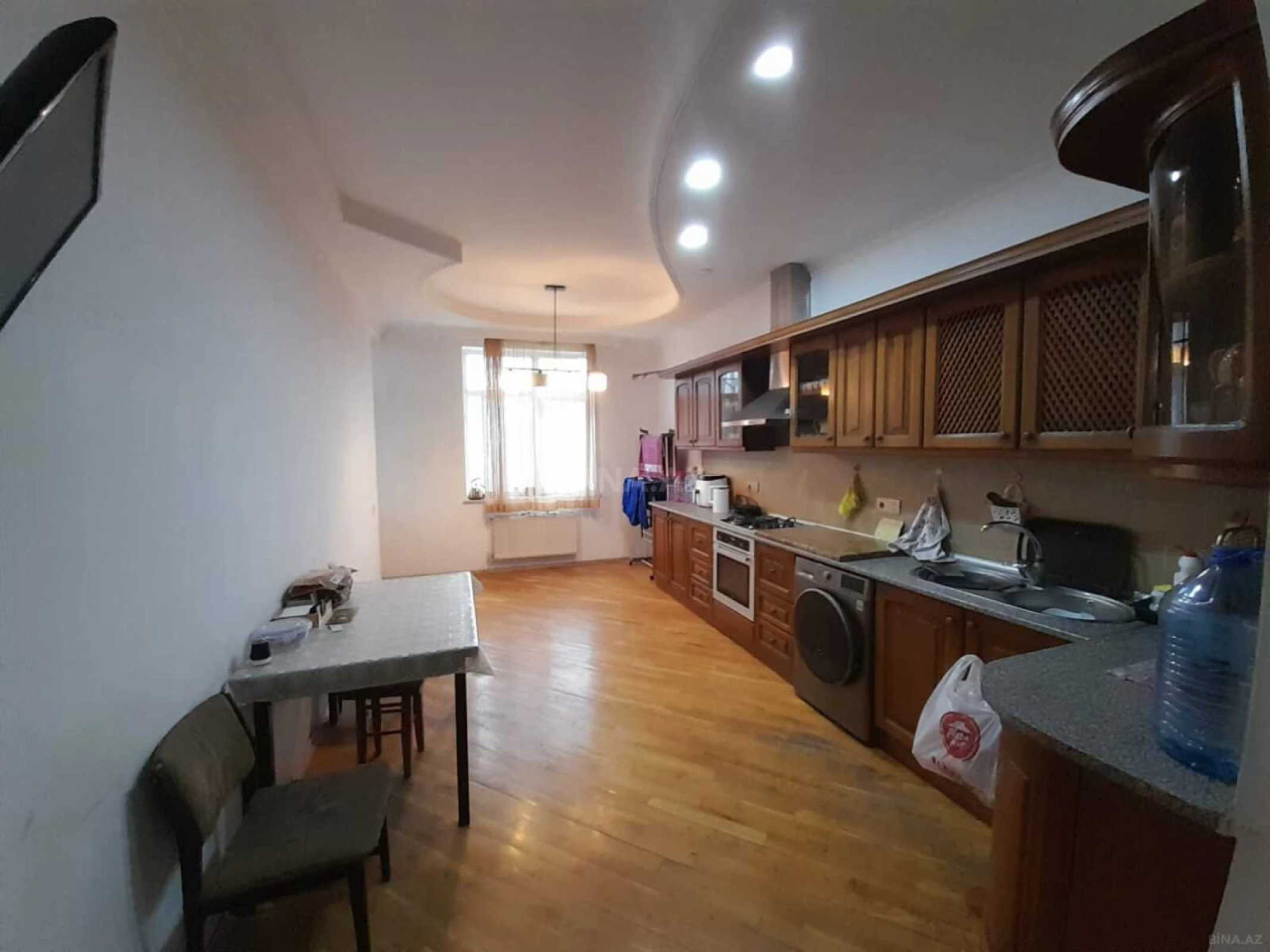 Satılır 3 otaqlı mənzil 131 m²