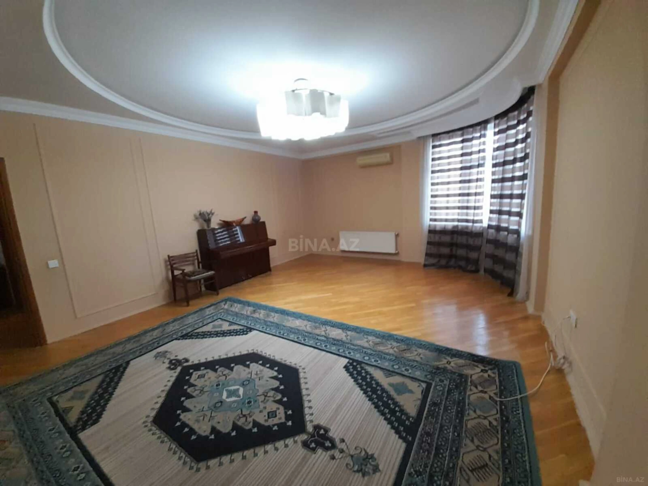 Satılır 3 otaqlı mənzil 131 m²
