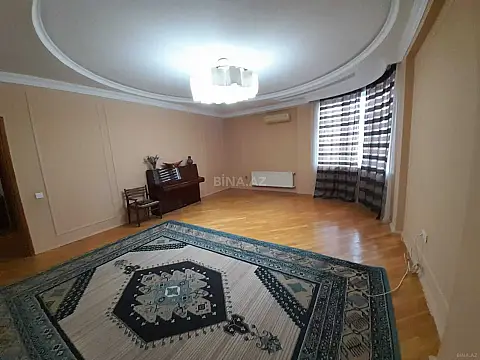 Satılır 3 otaqlı mənzil 131 m²