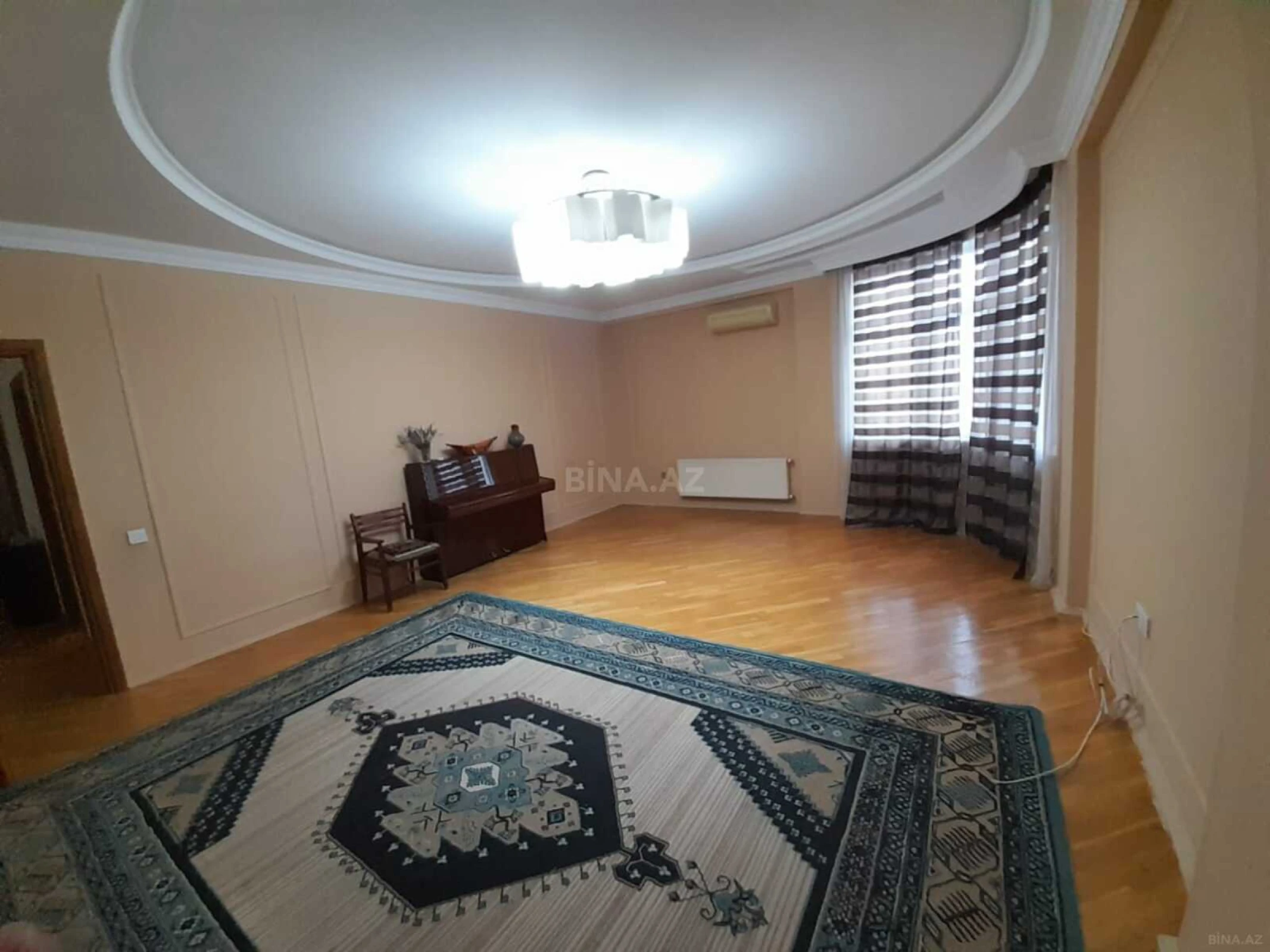 Satılır 3 otaqlı mənzil 131 m²