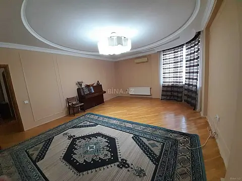 Satılır 3 otaqlı mənzil 131 m²