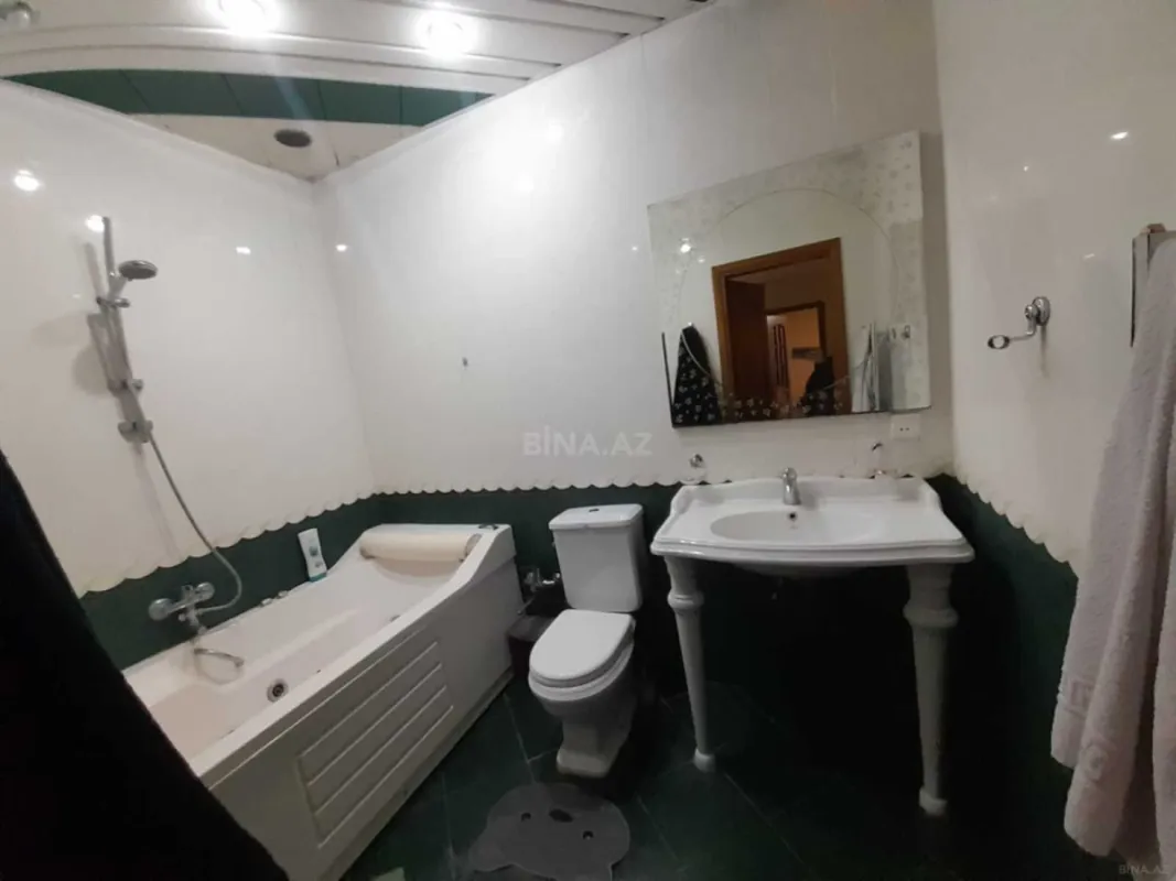 Satılır 3 otaqlı mənzil 131 m²