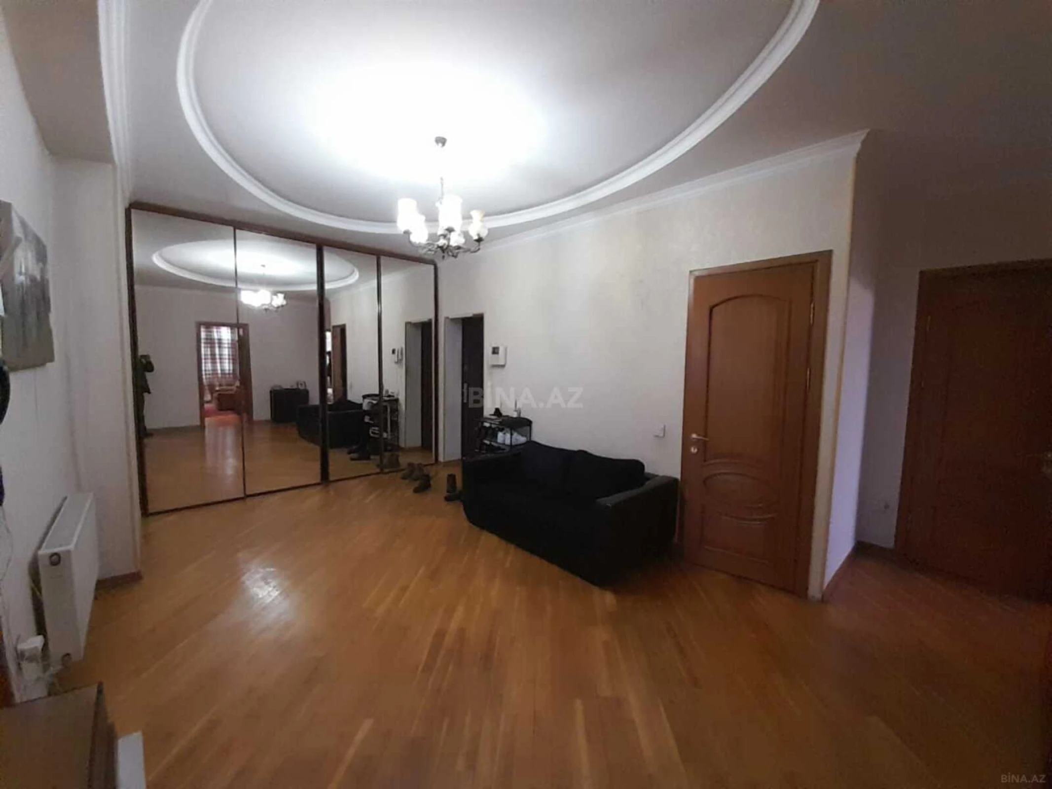 Satılır 3 otaqlı mənzil 131 m²