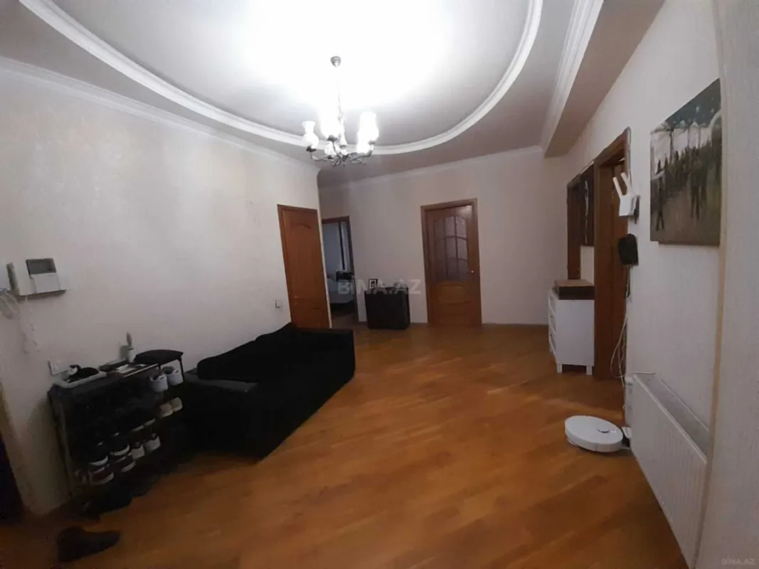 Satılır 3 otaqlı mənzil 131 m²