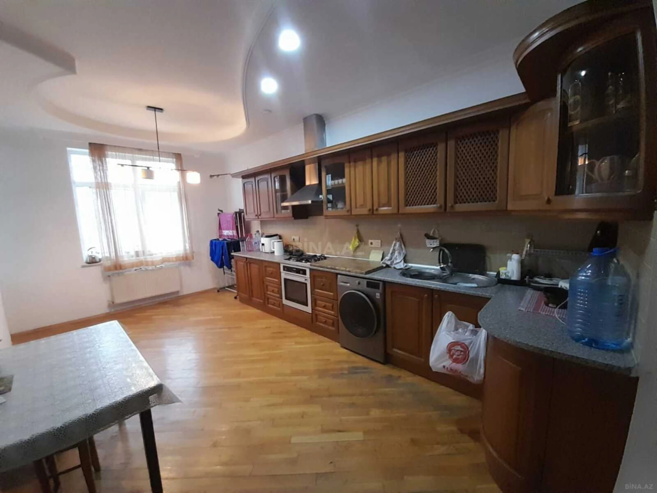 Satılır 3 otaqlı mənzil 131 m²