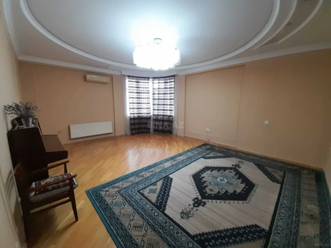 Satılır 3 otaqlı mənzil 131 m²